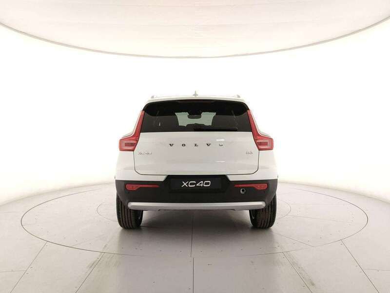 Nuova Volvo XC40 Core 163 CV (119 kW) 2025 Cristal white pearl SUV