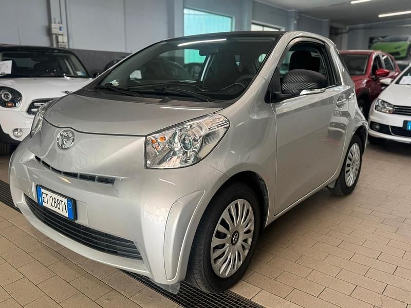 Usata Toyota iQ Lounge 67 CV (49 kW) 2014 Argento Utilitaria