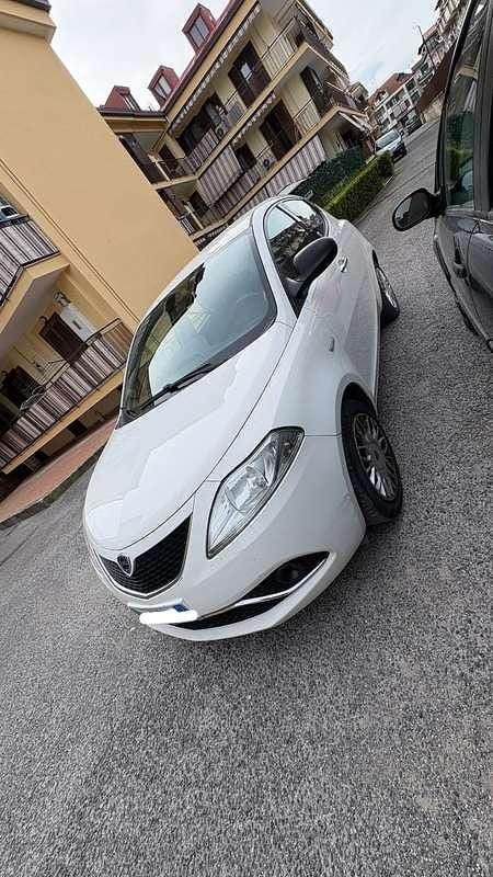 Usata Lancia Zeta 133 CV (97 kW) 2015 Monovolume