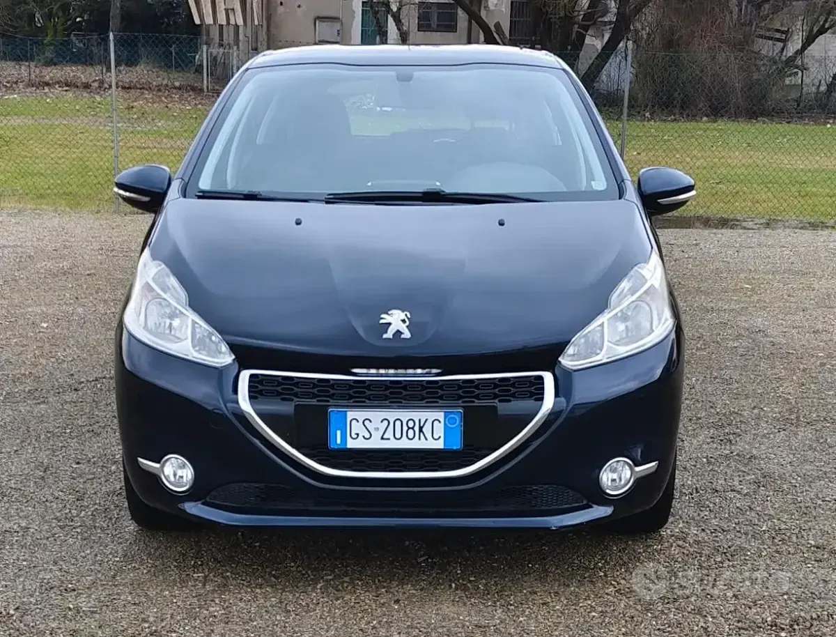 Usata Peugeot 208 Allure 82 CV (60 kW) 2014 Blu Utilitaria
