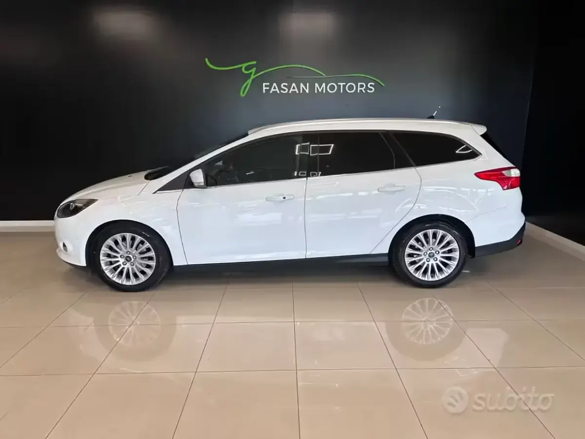 Usata Ford Focus Titanium 116 CV (85 kW) 2011 Bianco Station wagon