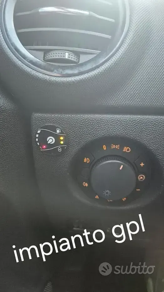 Usata Opel Corsa 80 CV (58 kW) 2009 Nero Utilitaria