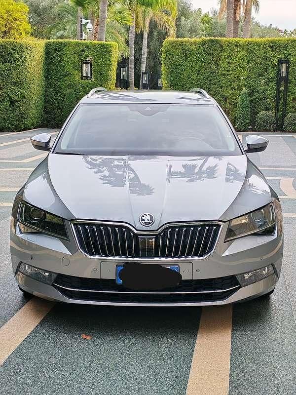 Usata Skoda Superb LAURIN & KLEMENT 190 CV (139 kW) 2018 Grigio Station wagon