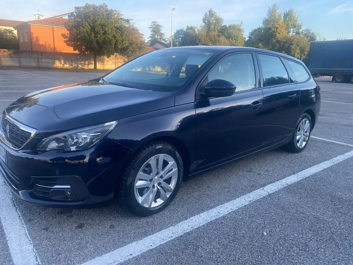 Usata Peugeot 308 Business-Line 131 CV (96 kW) 2018 Blu Station wagon