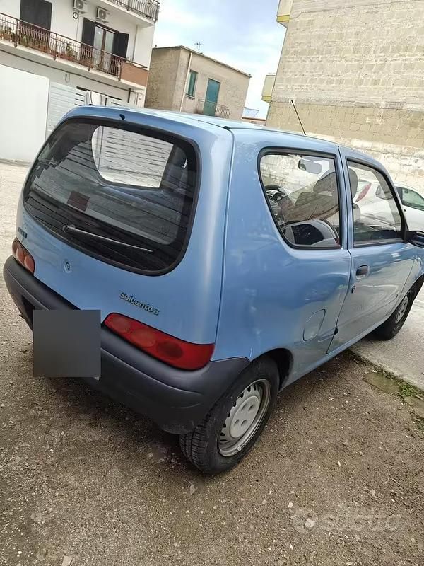 Usata Fiat 600 54 CV (39 kW) 2001 Blu Berlina