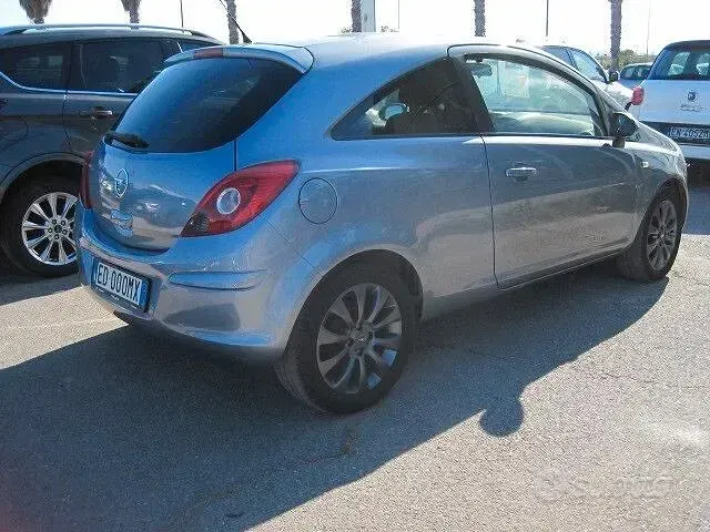 Usata Opel Corsa Edition 75 CV (55 kW) 2010 Grigio Utilitaria