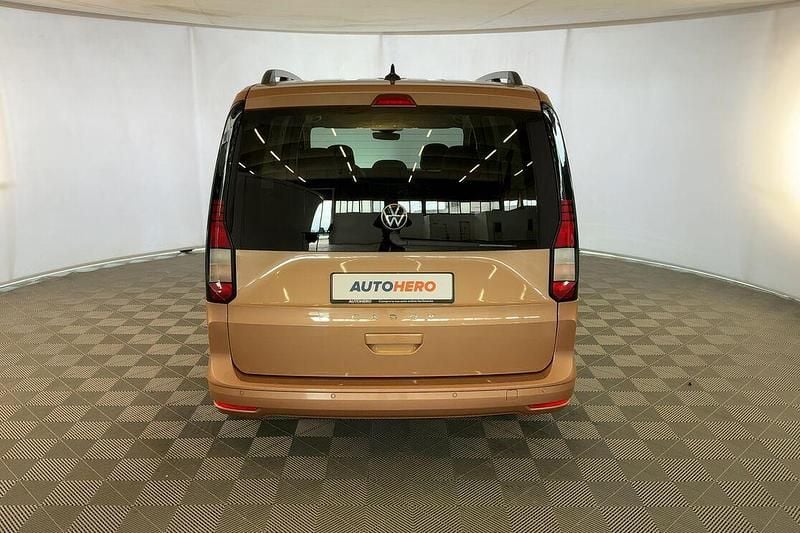Käytetty VW Caddy 114 HP (83 kW) 2023 Kulta Tila-auto
