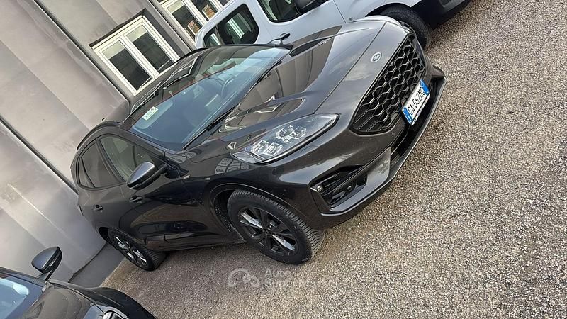 Gray Usata 2020 Ford Kuga SUV | 21.000 € (Molto cara) - Immagine 1/4