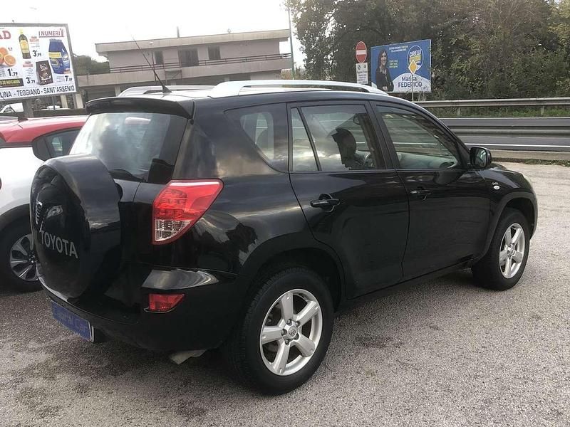 Usata Toyota RAV4 Luxury 136 CV (100 kW) 2007 Nero SUV