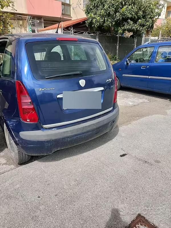 Usata Lancia Musa 90 CV (66 kW) 2007 Blu Monovolume