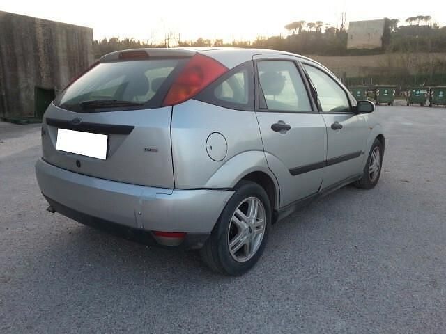 Usata Ford Focus Zetec 116 CV (85 kW) 2001 Grigio Berlina