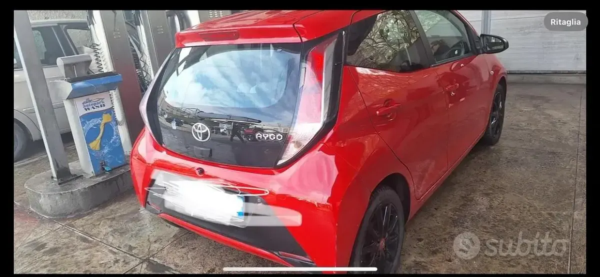 Usata Toyota Aygo 69 CV (50 kW) 2017 Rosso Utilitaria