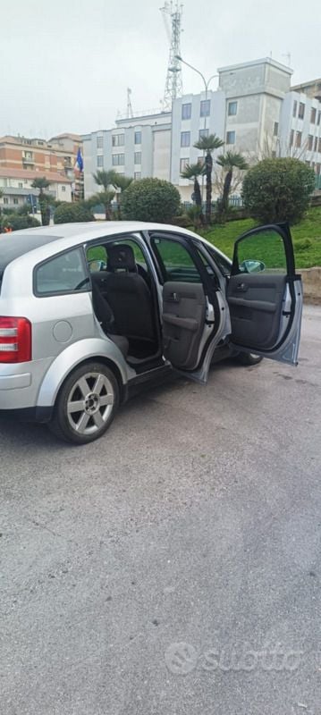 Usata Audi A2 75 CV (55 kW) 2001 Grigio Utilitaria