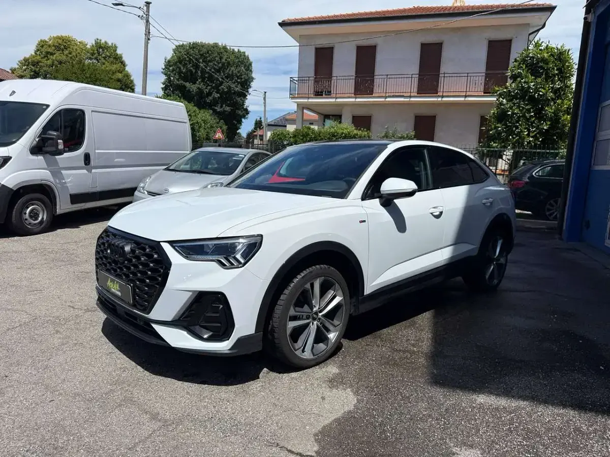 Usata Audi Q3 Sportback Ambiente 150 CV (110 kW) 2024 Bianco SUV