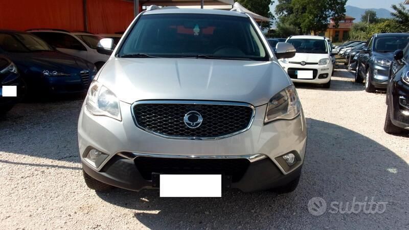 Argento Usata 2013 Ssangyong Korando Tre volumi | 6499 € (Buon prezzo) - Immagine 1/4