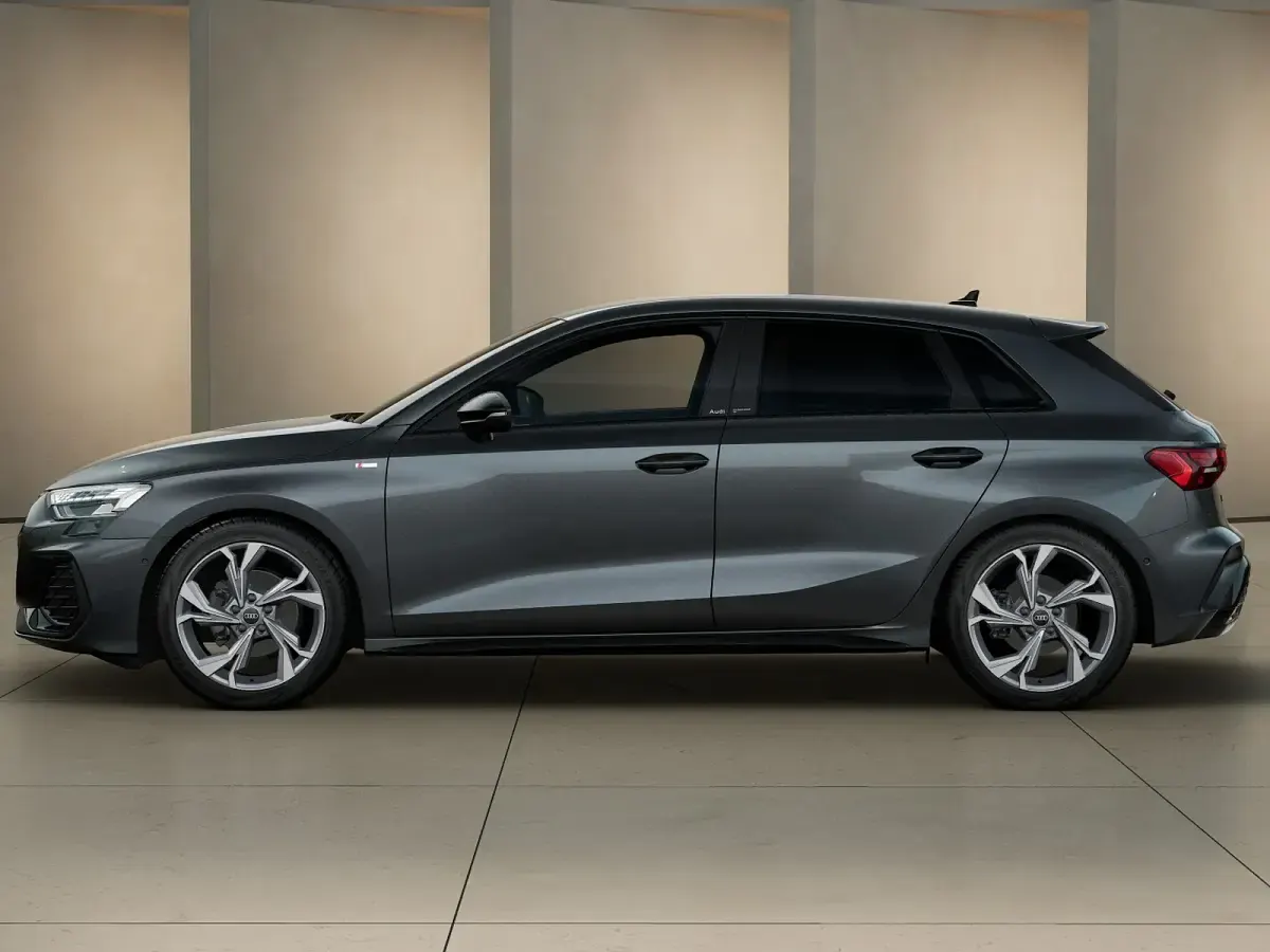 Nuova Audi A3 S-Line 150 CV (110 kW) 2026 Grigio daytona perlato Berlina