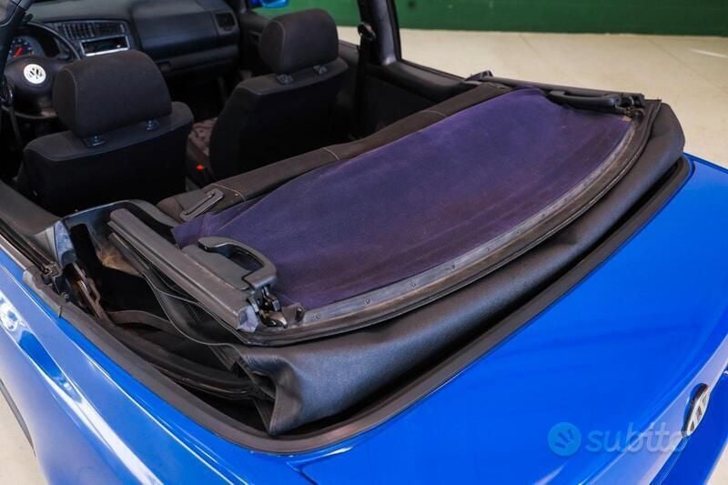 Usata VW Golf Cabriolet 101 CV (74 kW) 1998 Blu Cabrio