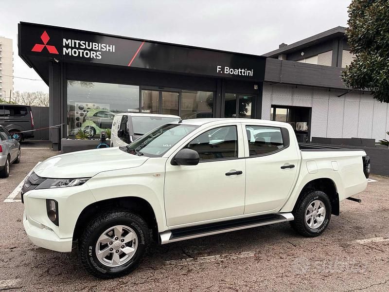 Usata Mitsubishi L200 Invite 2022 Bianco Pick-up