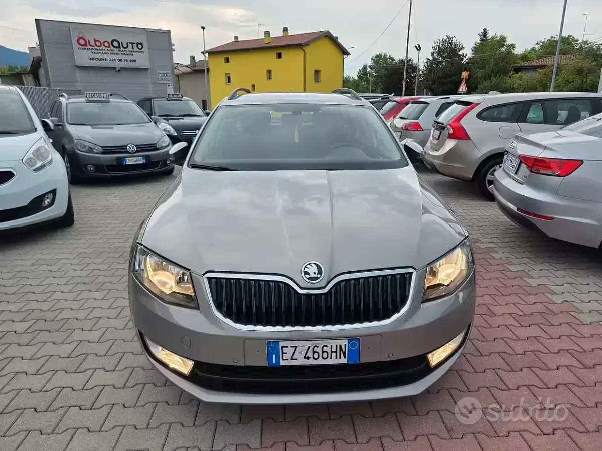 Usata Skoda Octavia 110 CV (80 kW) 2015 Grigio Station wagon