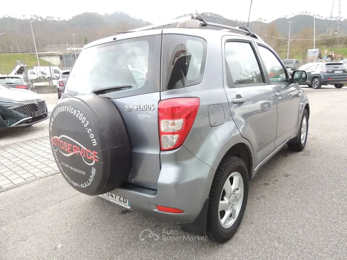 Usata Daihatsu Terios 105 CV (77 kW) 2008 Argento SUV