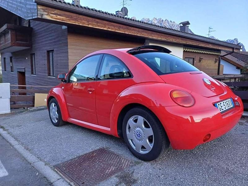 Usata VW New Beetle 150 CV (110 kW) 2000 Rosso Utilitaria