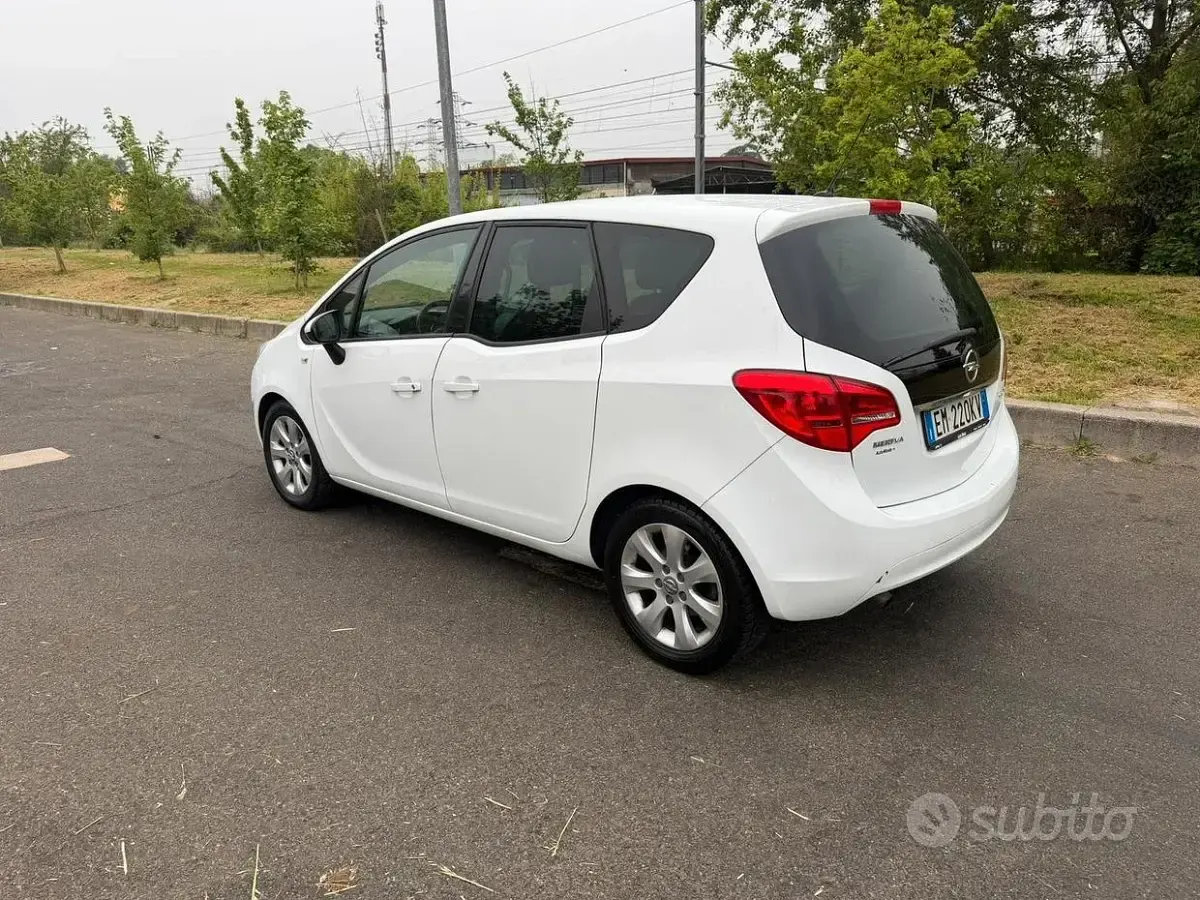 Usata Opel Meriva 95 CV (69 kW) 2012 Bianco Monovolume