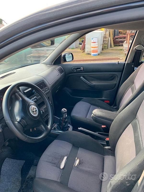 Usata VW Golf IV 115 CV (84 kW) 2001 Berlina