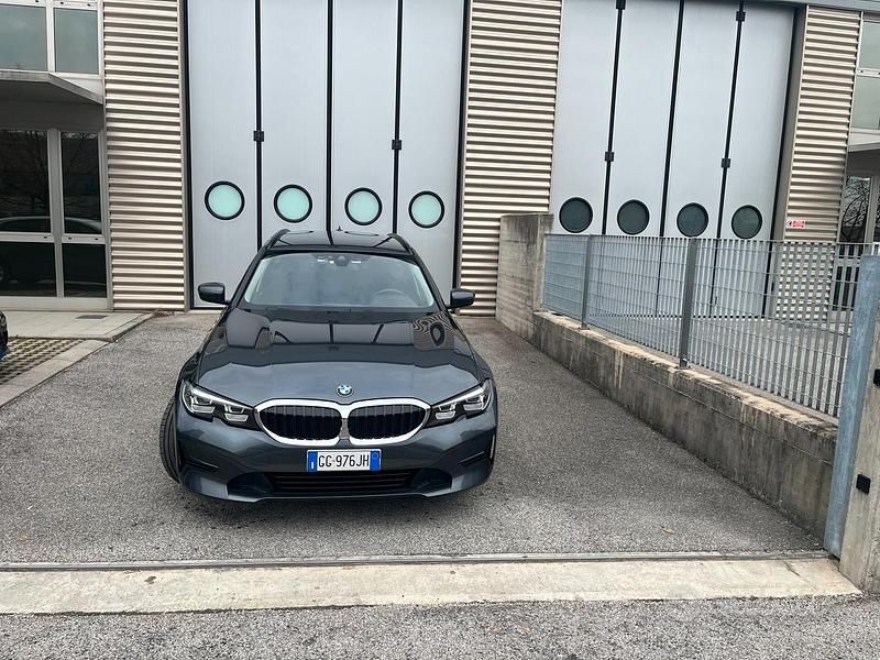 Usata BMW 320 Advantage 190 CV (139 kW) 2021 Grigio Station wagon