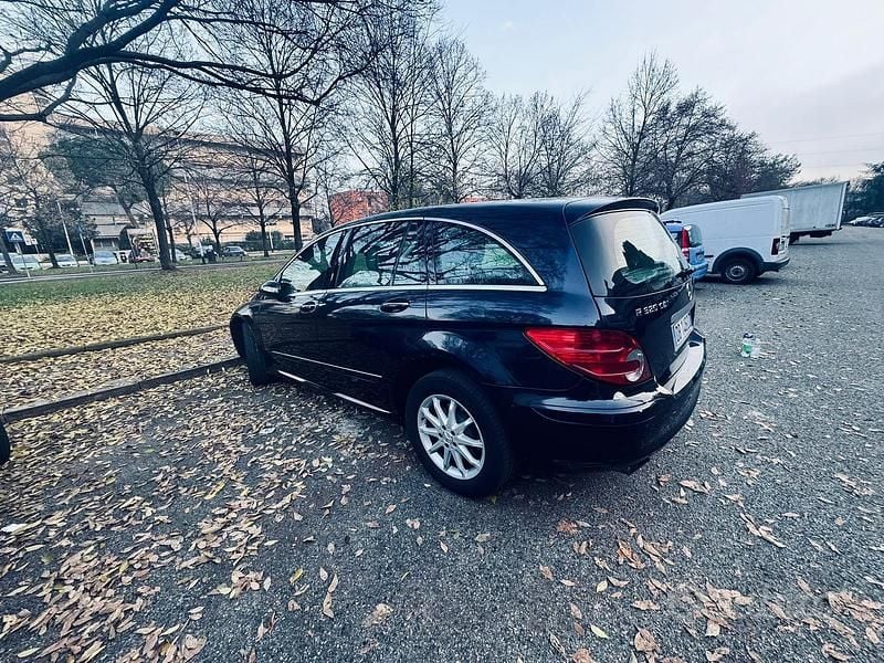 Usata Mercedes R320 224 CV (164 kW) 2006 Blu Monovolume