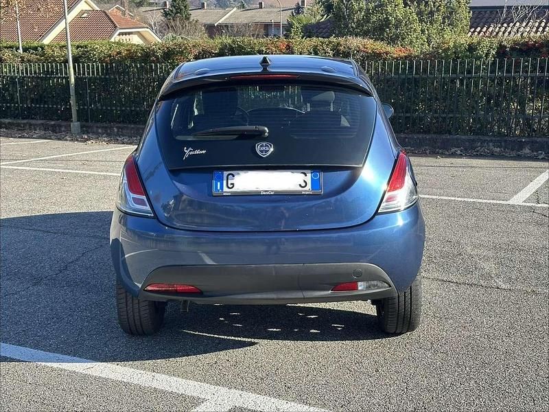 Usata Lancia Ypsilon Silver 69 CV (50 kW) 2023 Blu/azzurro Utilitaria