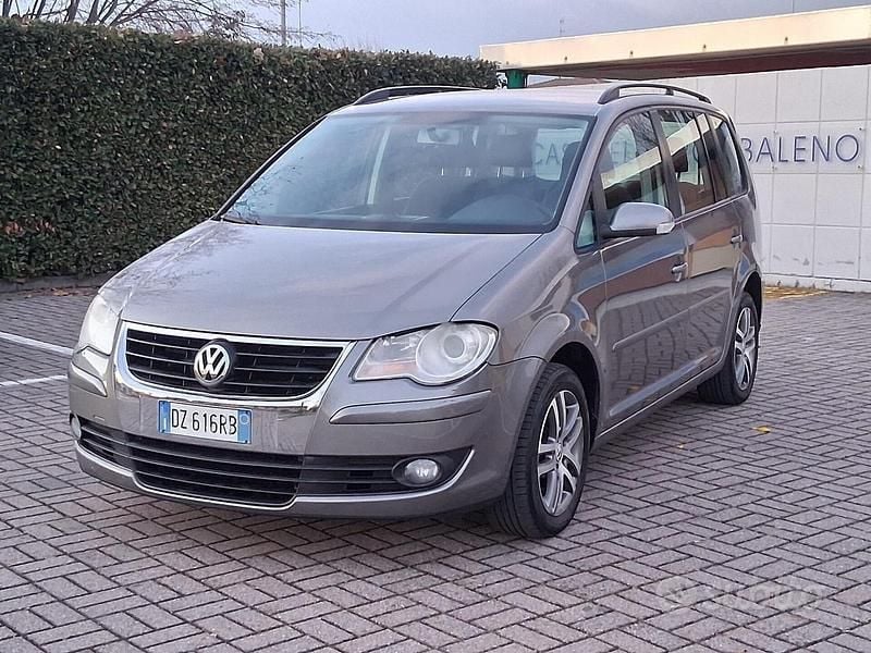 Usata VW Touran Highline 109 CV (80 kW) 2009 Grigio Monovolume