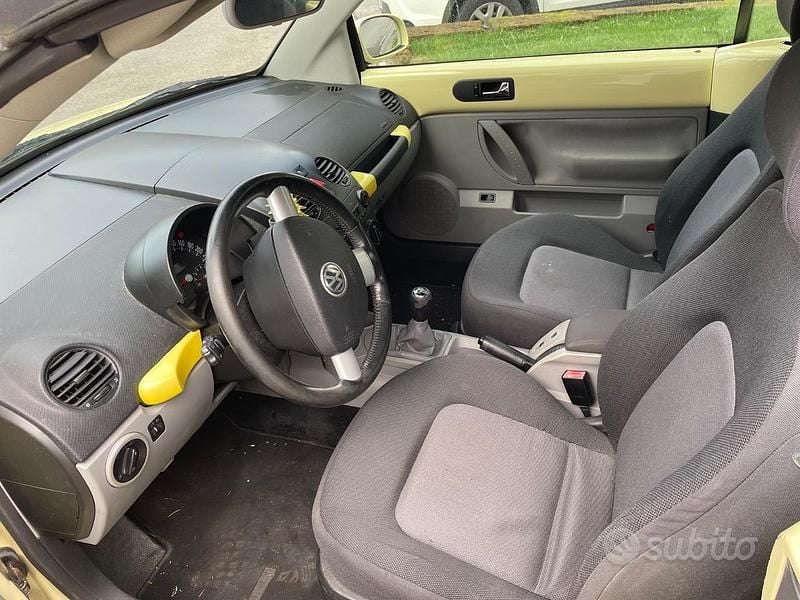 Usata VW New Beetle Cabriolet 102 CV (75 kW) 2004 Giallo Cabrio