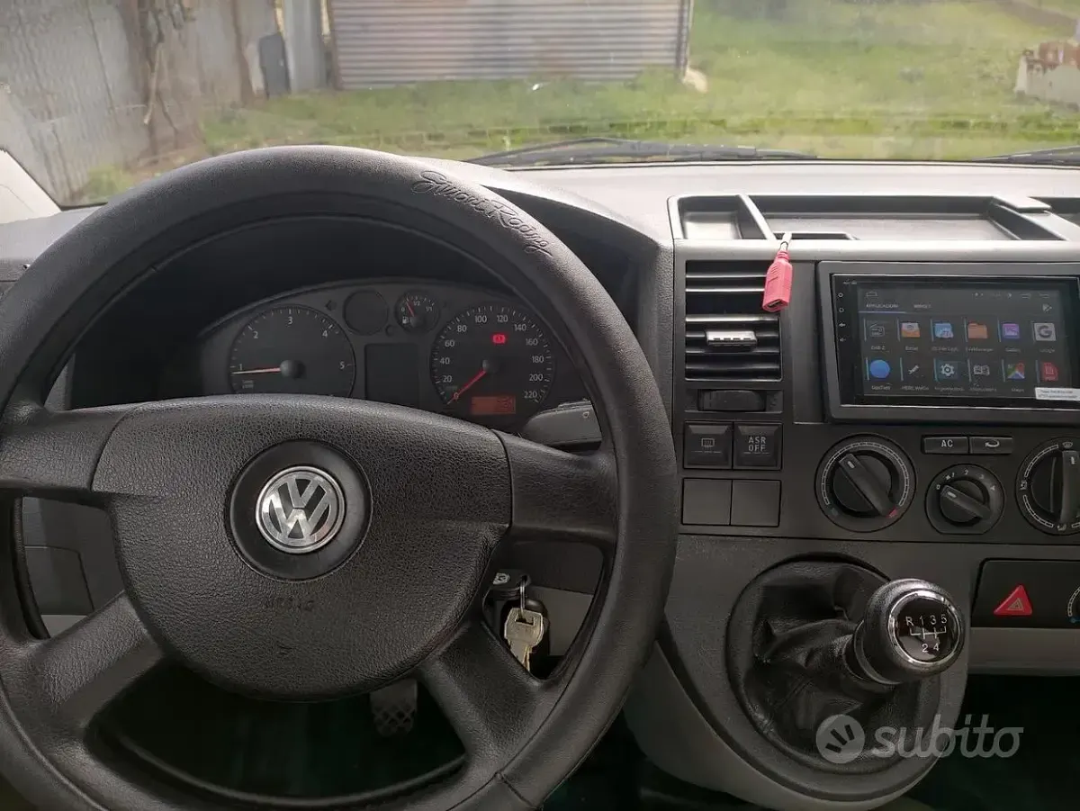 Usata VW Caravelle 102 CV (75 kW) 2007 Furgone