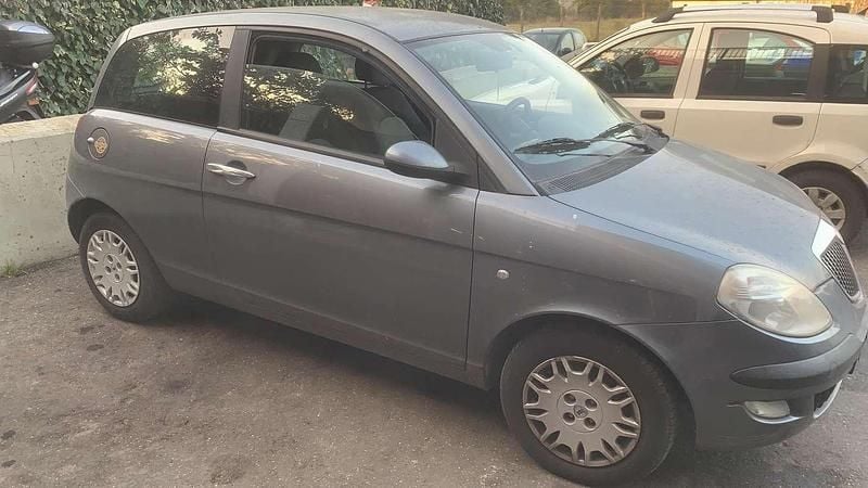 Usata Lancia Ypsilon 60 CV (44 kW) 2005 Grigio Utilitaria