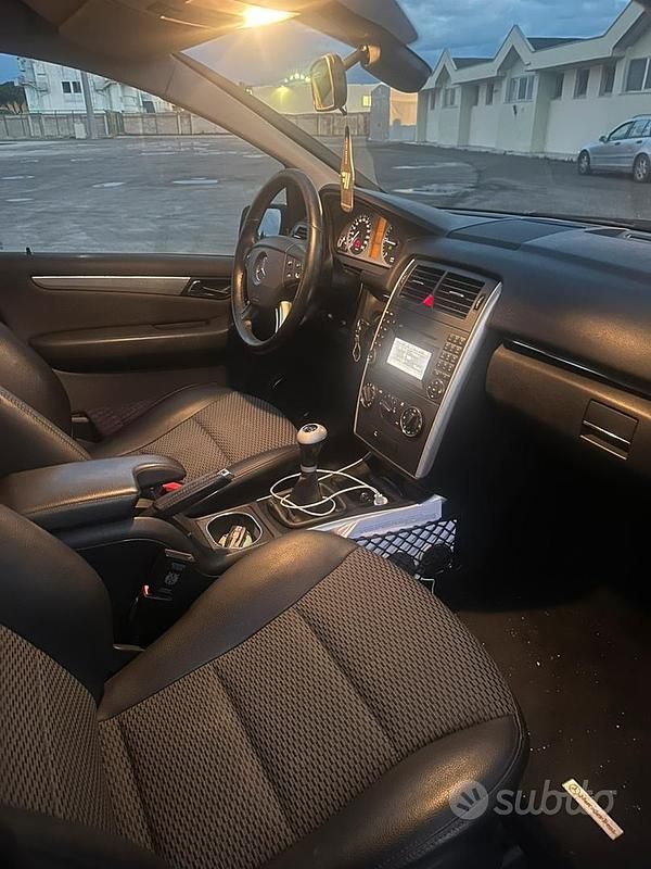 Usata Mercedes B200 2009 Grigio Monovolume
