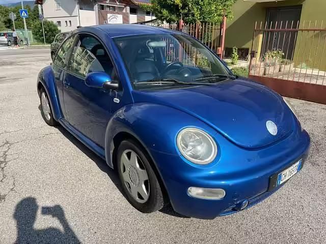 Usata VW New Beetle 100 CV (73 kW) 2003 Blu Utilitaria