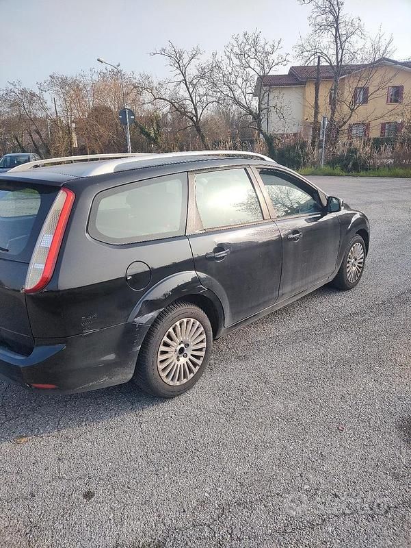 Usata Ford Focus Style 145 CV (106 kW) 2009 Nero Station wagon