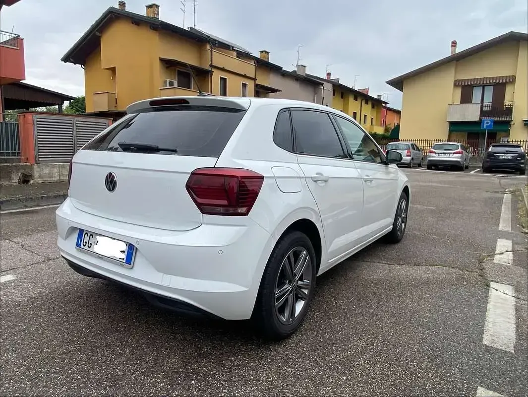 Usata VW Polo R-line 95 CV (69 kW) 2021 Bianco Utilitaria