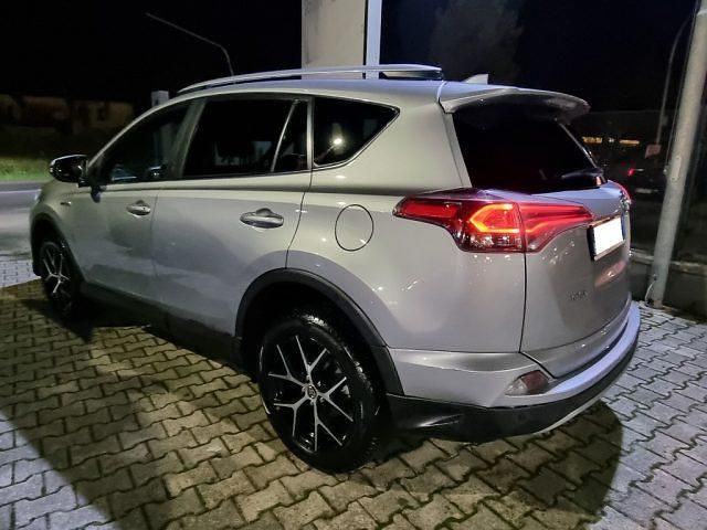 Usata Toyota RAV4 Hybrid Style 2017 Argento SUV
