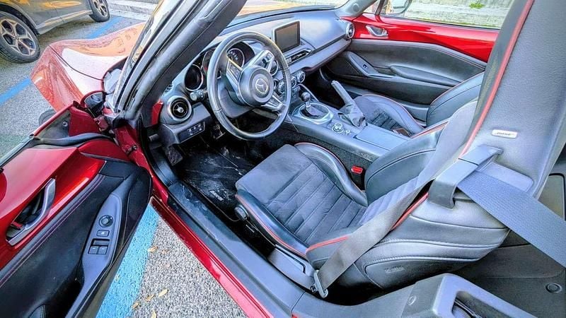 Usata Mazda MX5 Inclusive 160 CV (117 kW) 2016 Rosso Cabrio