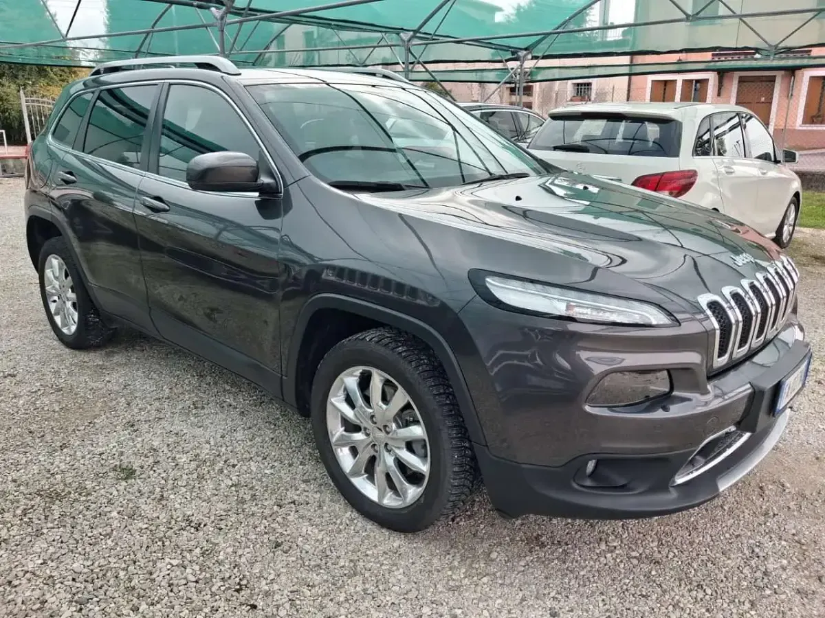 Usata Jeep Cherokee Limited 200 CV (147 kW) 2015 Grigio SUV
