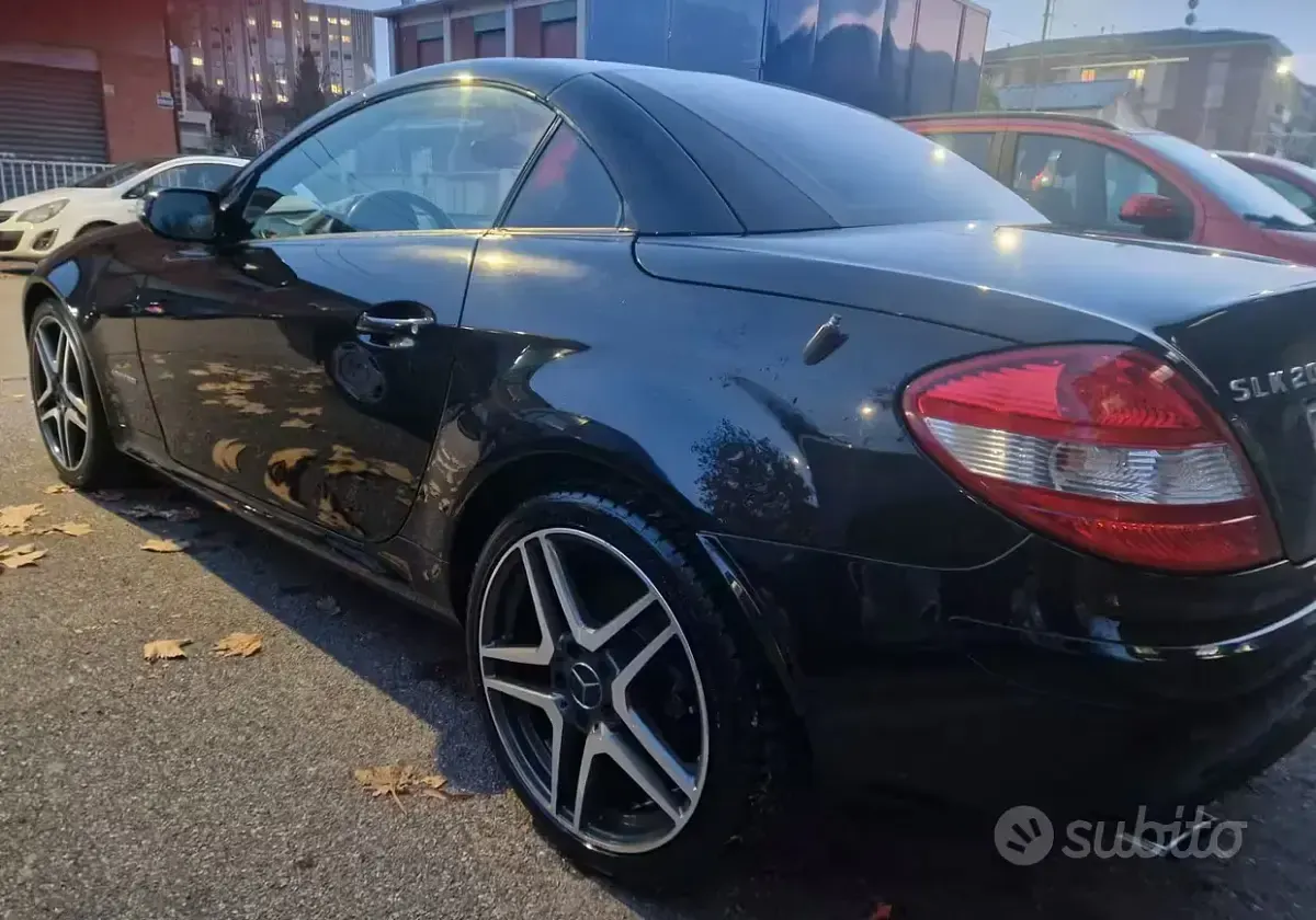 Usata Mercedes SLK200 AMG 163 CV (119 kW) 2007 Nero Cabrio