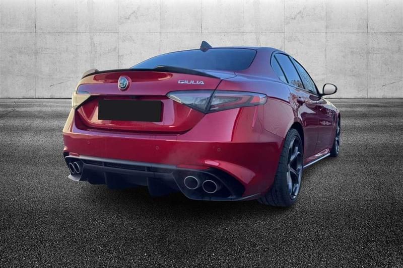 Usata Alfa Romeo Giulia Quadrifoglio 519 CV (381 kW) 2024 Rosso pastello Berlina