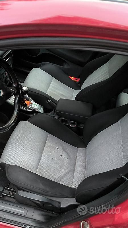 Usata Alfa Romeo 147 120 CV (88 kW) 2007 Rosso Utilitaria