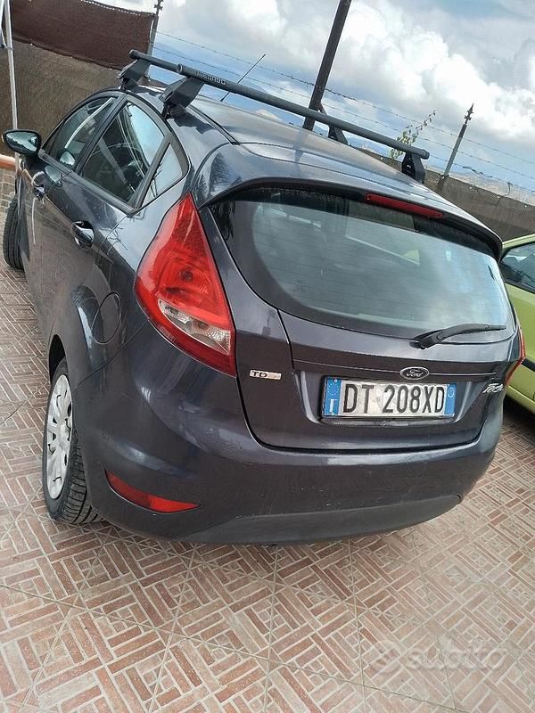 Usata Ford Fiesta 73 CV (53 kW) 2009 Grigio Utilitaria
