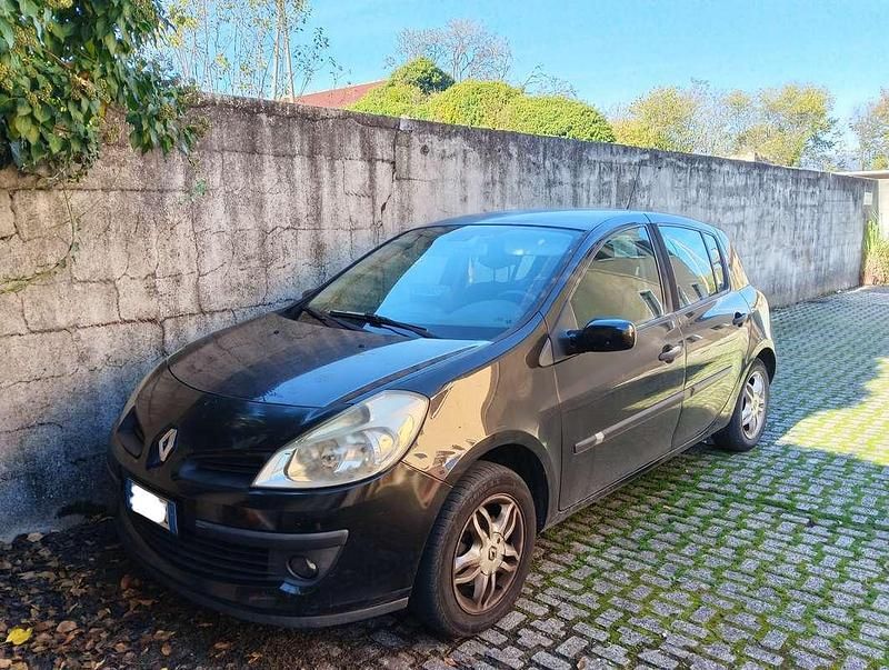 Usata Renault Clio III 75 CV (55 kW) 2006 Nero Berlina