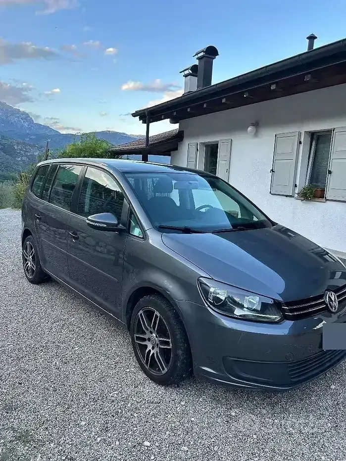 Usata VW Touran 105 CV (77 kW) 2014 Grigio Monovolume