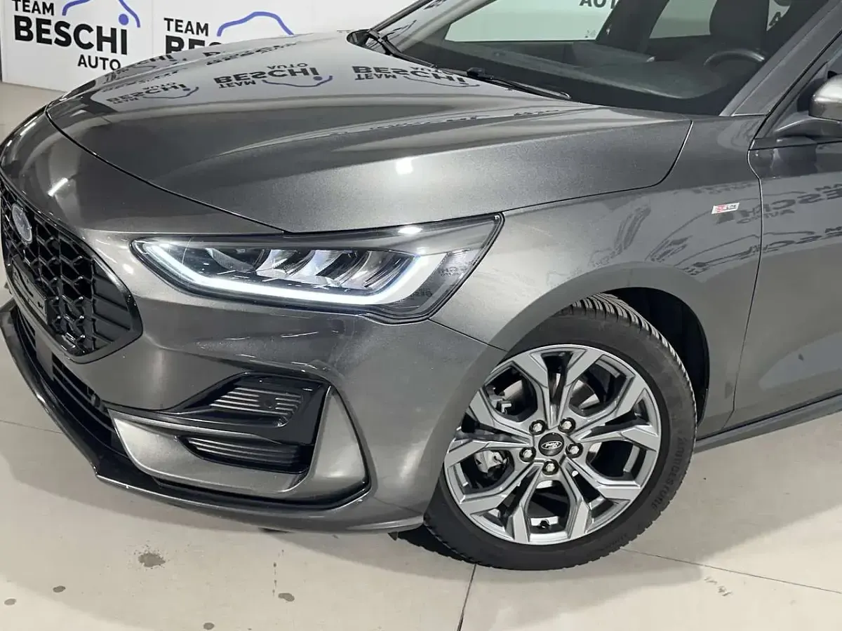 Usata Ford Focus ST-Line 116 CV (85 kW) 2023 Grigio Berlina