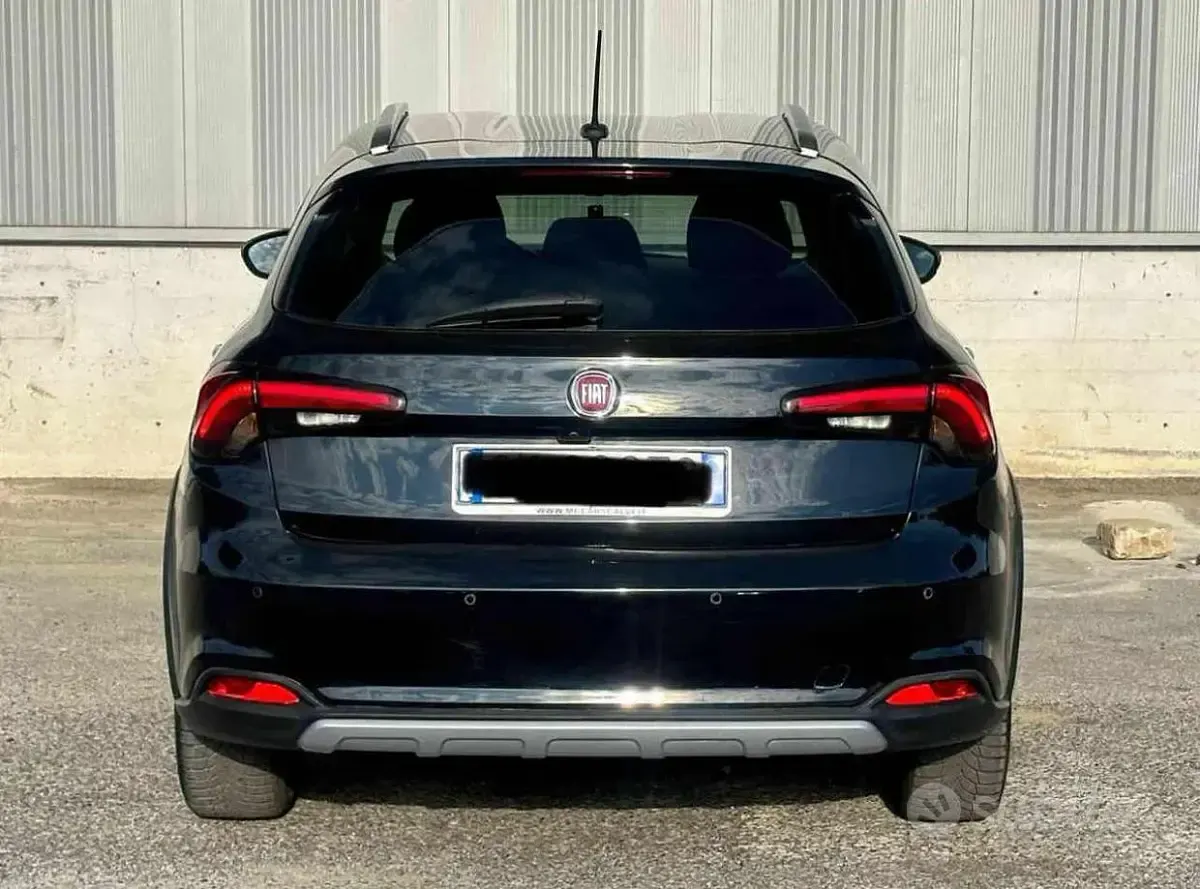 Usata Fiat Tipo Cross 131 CV (96 kW) 2022 Nero Station wagon