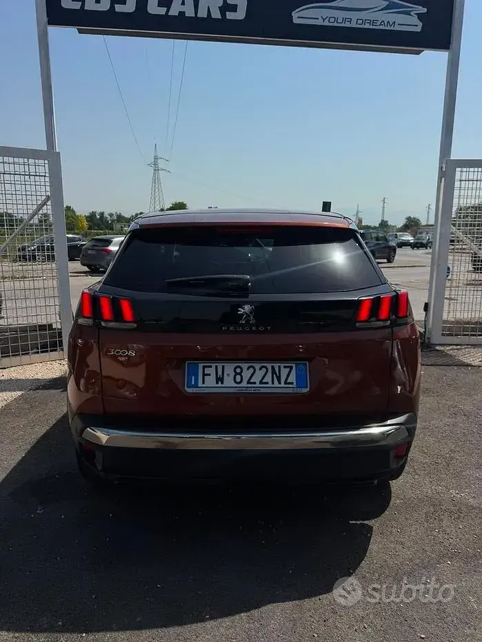 Usata Peugeot 3008 Allure 131 CV (96 kW) 2019 Marrone SUV